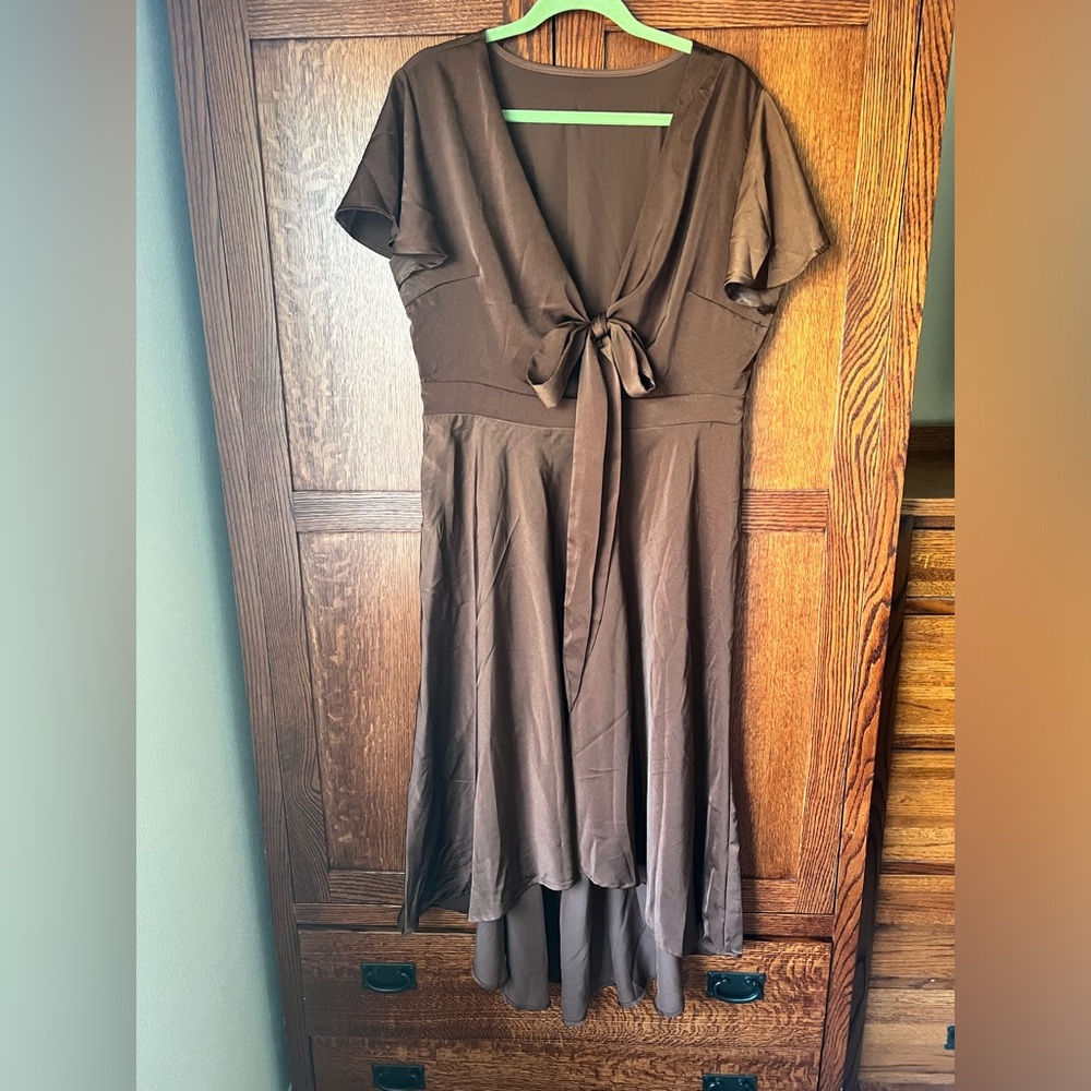 Women’s XL brown, keyhole front tie, high-low dress.